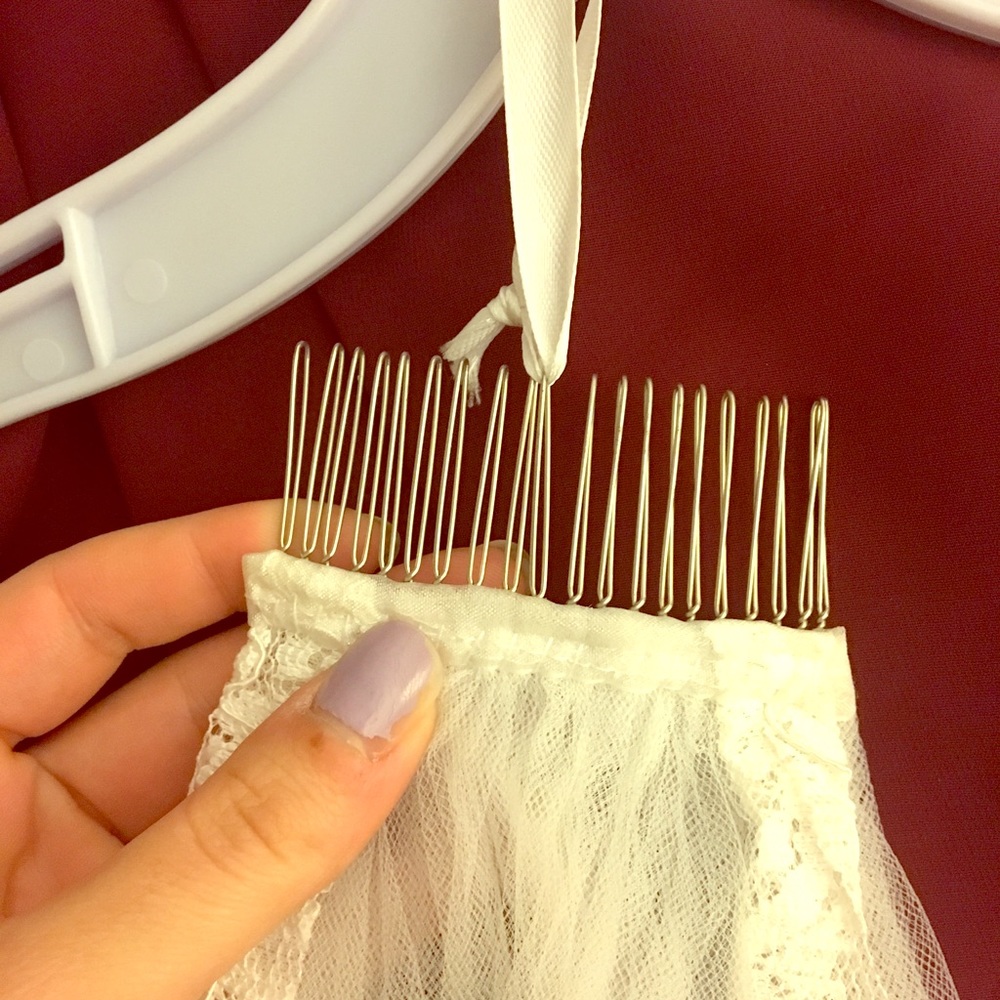 Ivory mid length lace bridal veil.